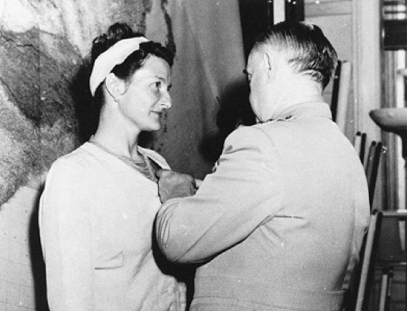 Virginia Hall receives the Distinguished Service Cross, September 1945